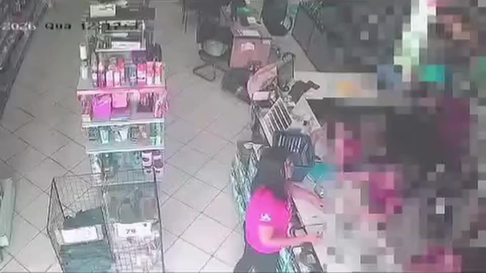Imagens registram suspeita carregando soda cáustica antes da morte de Beatriz Vitória em Jaboticatubas