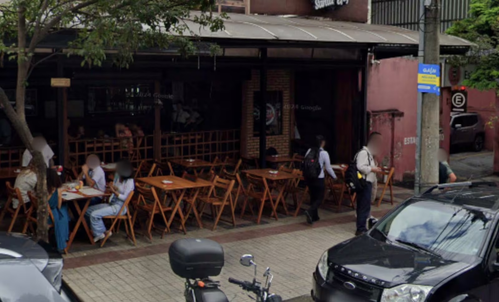 Pai e filho são conduzidos à delegacia após agressão a garçom em bar de Belo Horizonte
