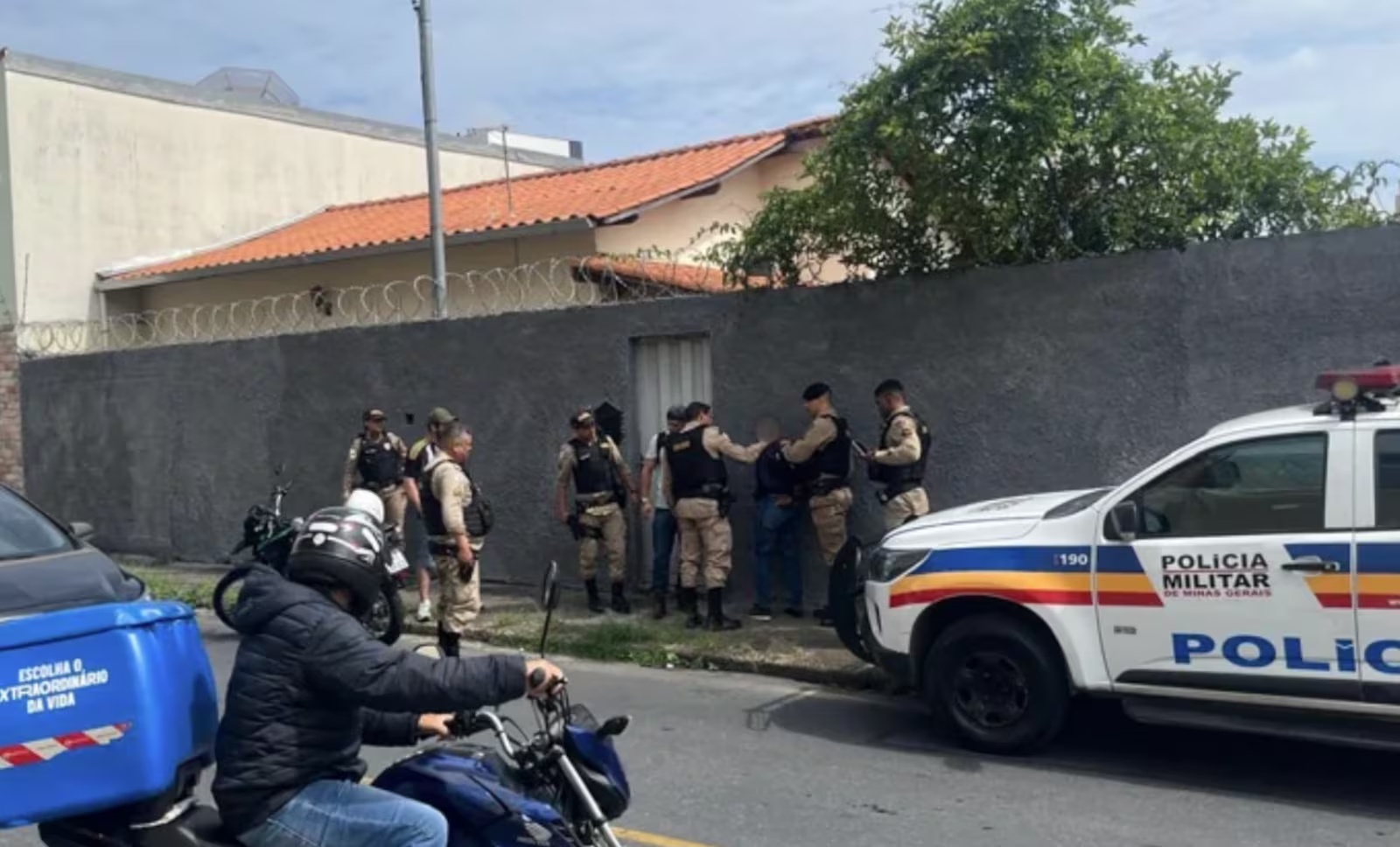 Adolescente de 14 anos é apreendido após roubo de celular em Belo Horizonte