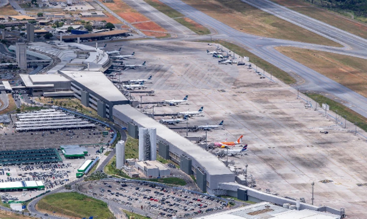 Nevoeiro desvia 19 voos e cancela outros dois no Aeroporto de Confins