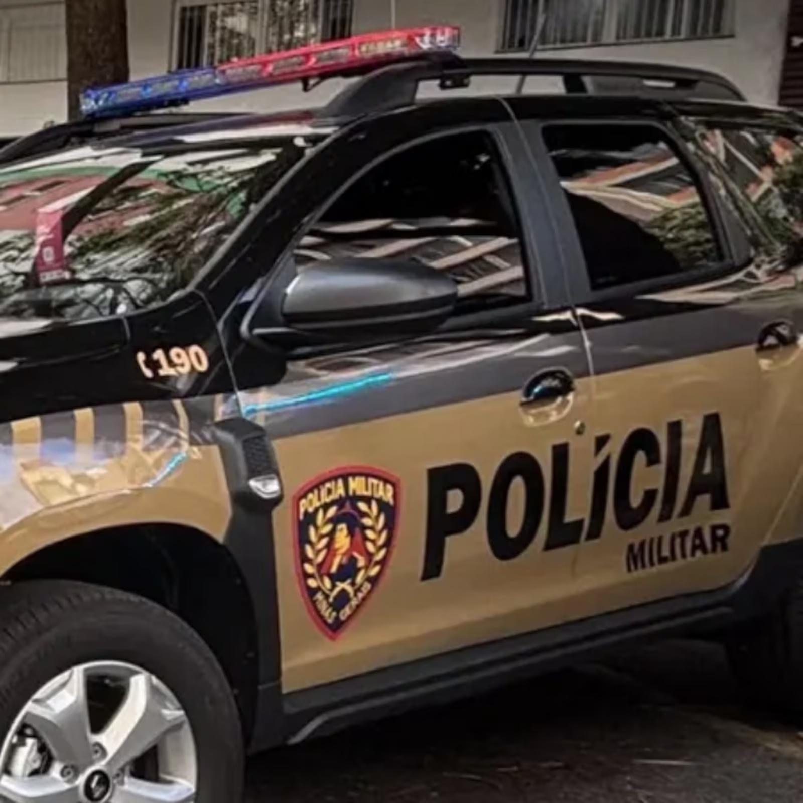 Polícia Militar prende suspeitos de roubo de carga de jaquetas de marca em Sabará, Minas Gerais