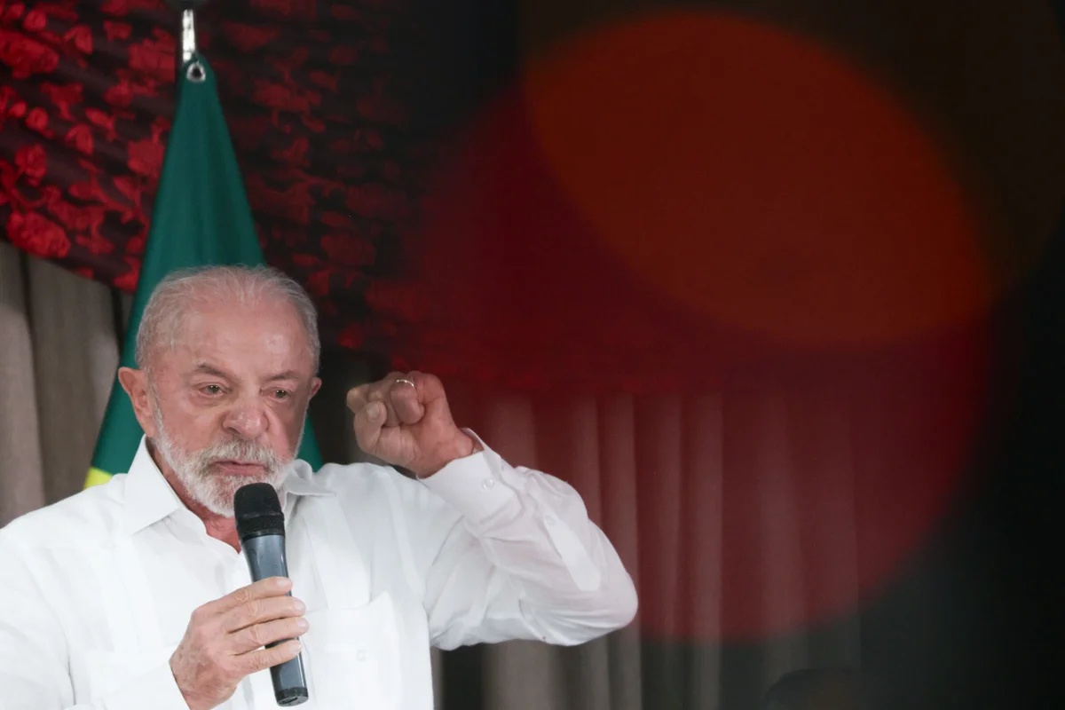 Lula revisa estratégias e nomes da campanha para o segundo turno após primeiro turno apertado