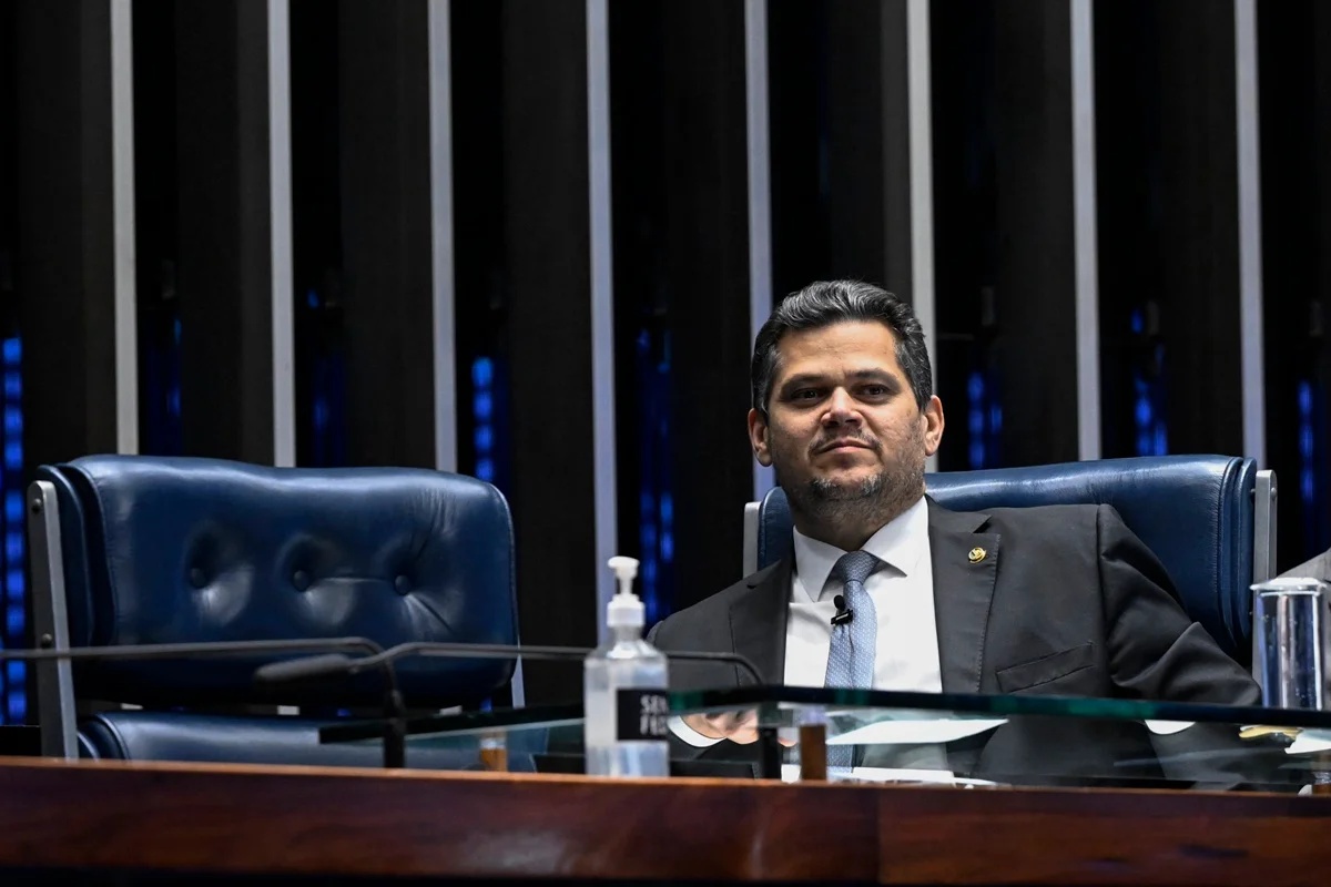 PEC da redução da jornada de trabalho deve ser analisada no Senado, mas pode não avançar devido ao cenário eleitoral