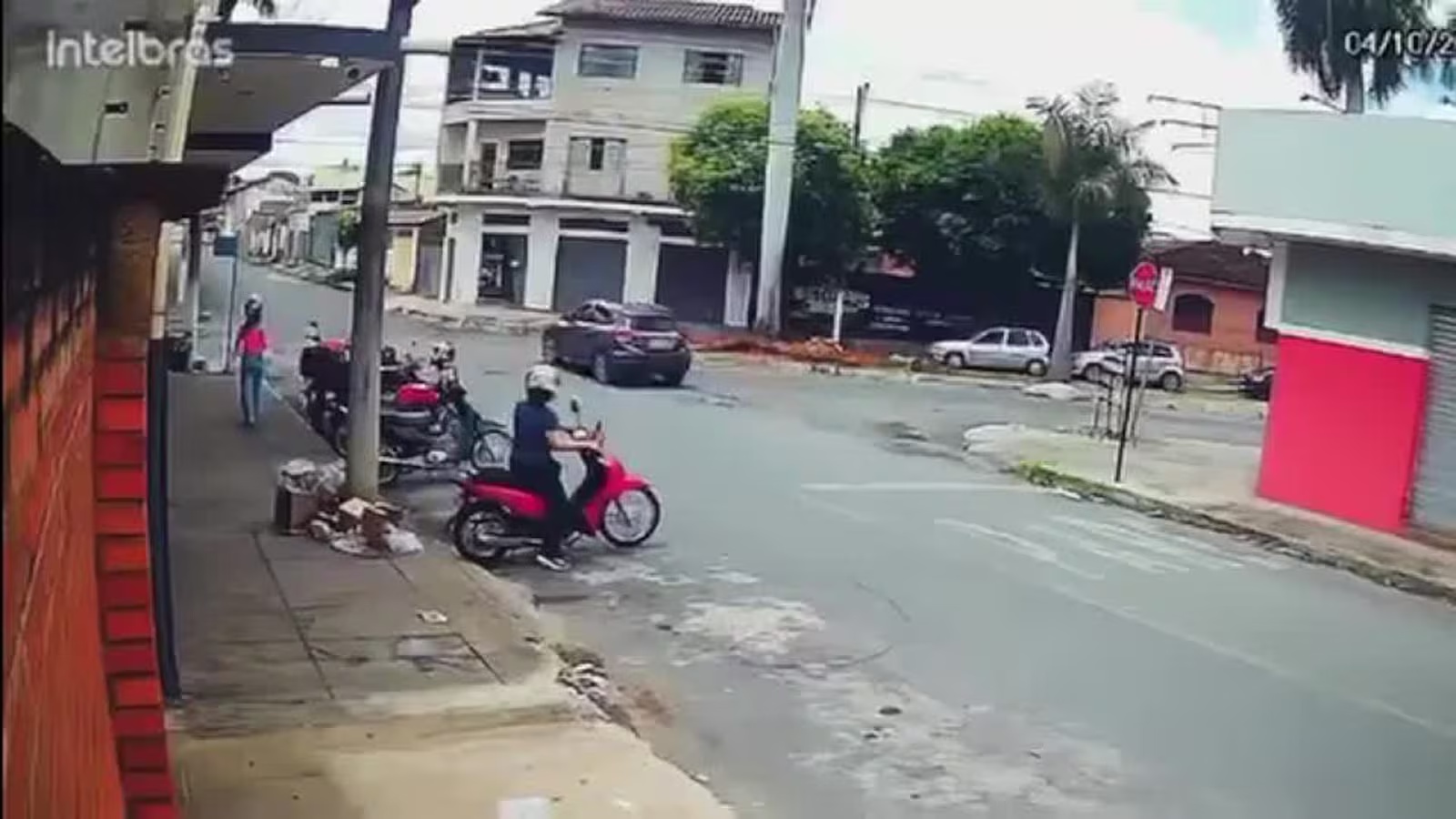 Policiais militares sofrem acidente durante perseguição a suspeito em Curvelo, Minas Gerais