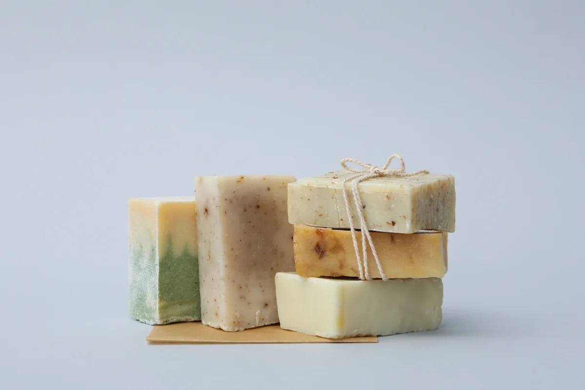 Anvisa estabelece normas para produção artesanal de cosméticos no Brasil