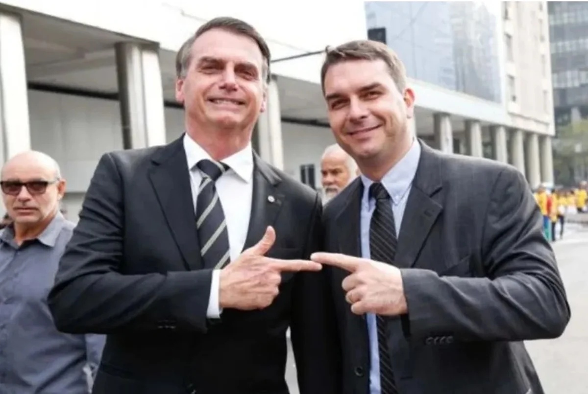 Moraes encaminha pedido de Bolsonaro para recebimento de Flávio à PGR para manifestação