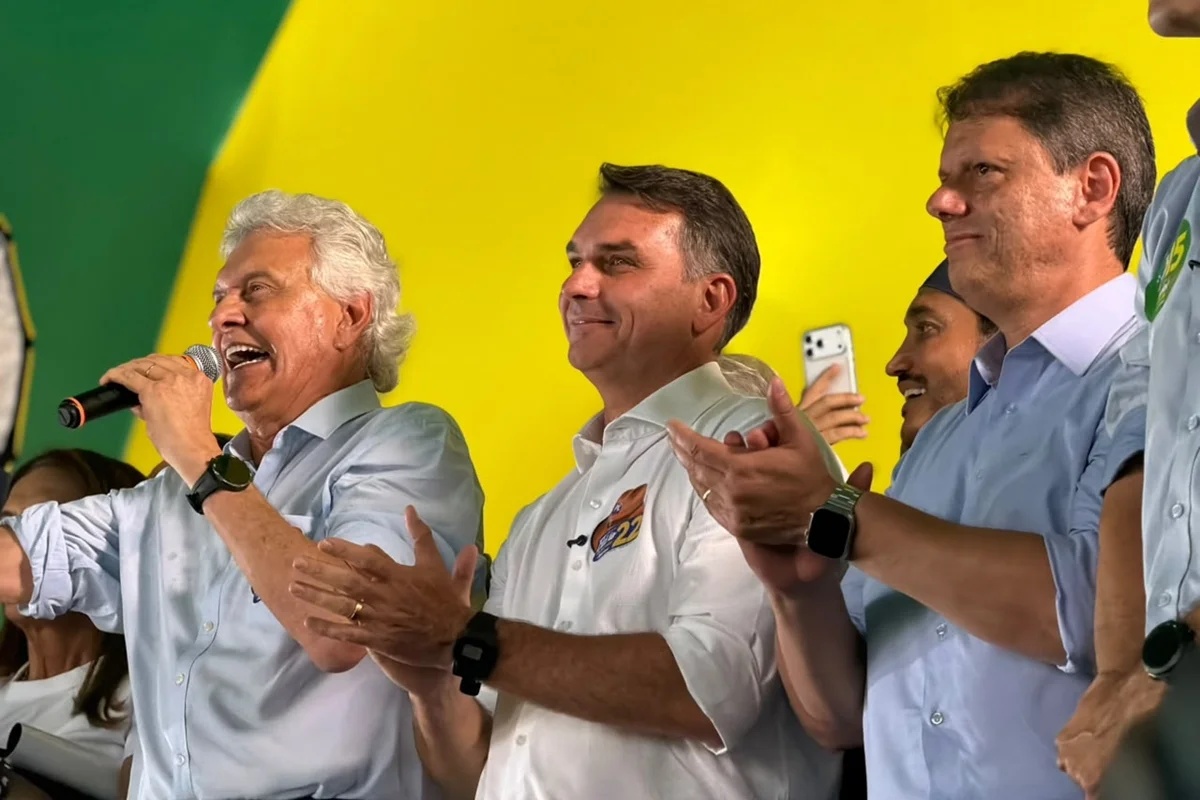 Ronaldo Caiado anuncia apoio a Flávio Bolsonaro no segundo turno das eleições presidenciais