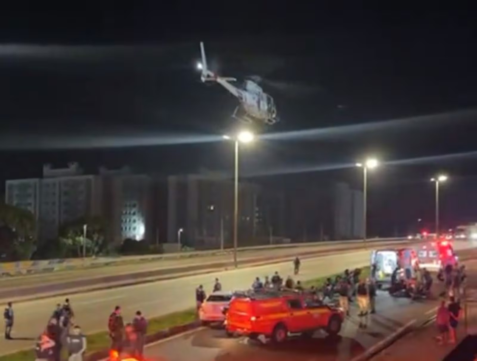 Policial militar fica ferido após colisão de moto durante perseguição no Anel Rodoviário de Belo Horizonte