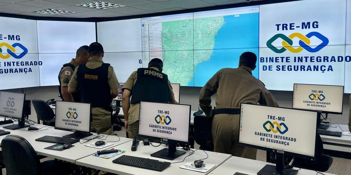 Segurança nas eleições em Minas Gerais contará com mais de 40 mil policiais e operação de transporte de urnas neste domingo