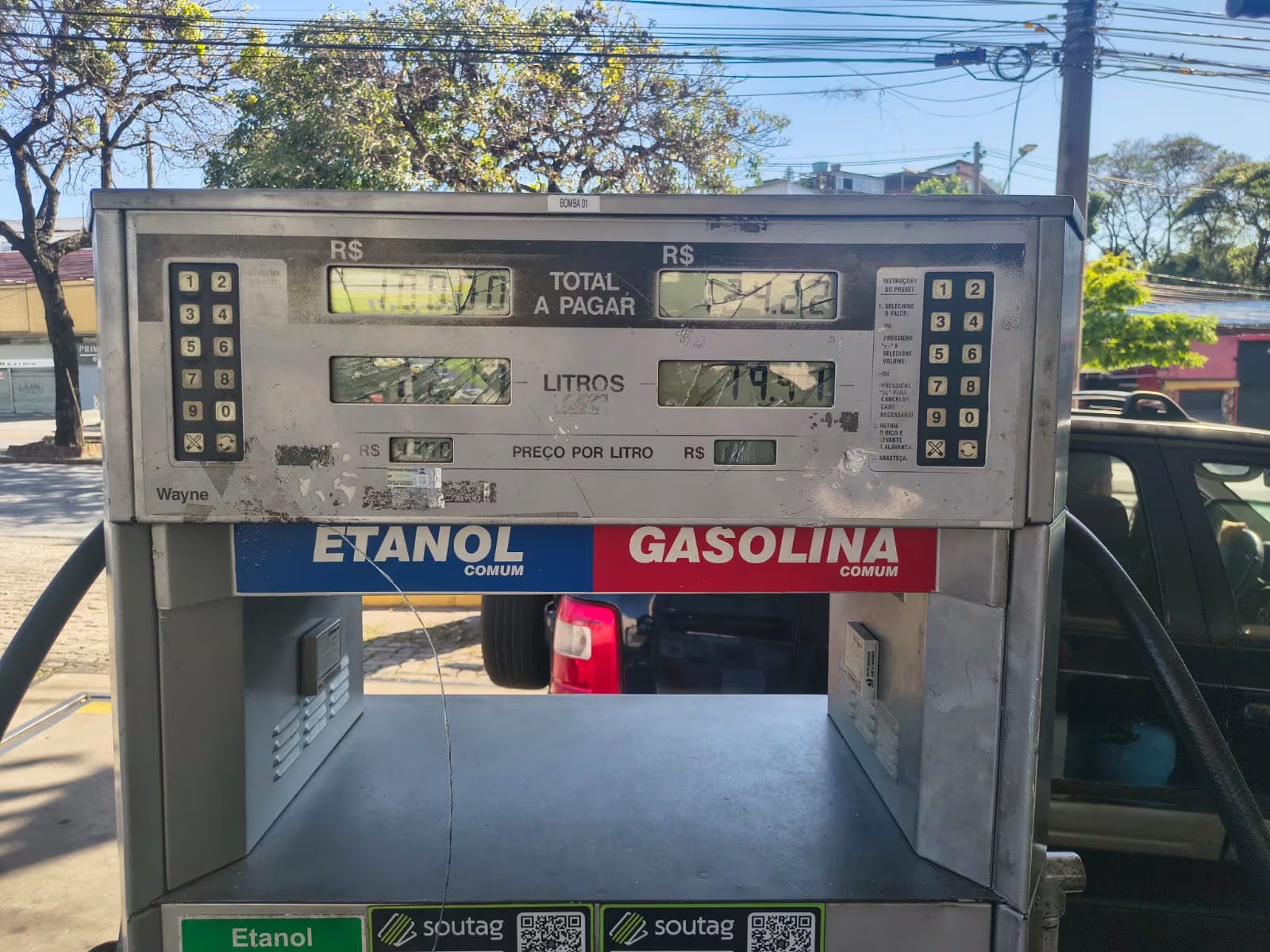 Dois homens em situação de rua são presos após vandalizar posto de gasolina e atacar frentista com pedras em Belo Horizonte