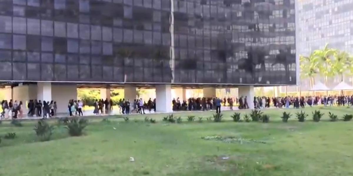 Prédio da Cidade Administrativa em Belo Horizonte é evacuado após acionamento de alarme de incêndio; vistoria confirma segurança do local