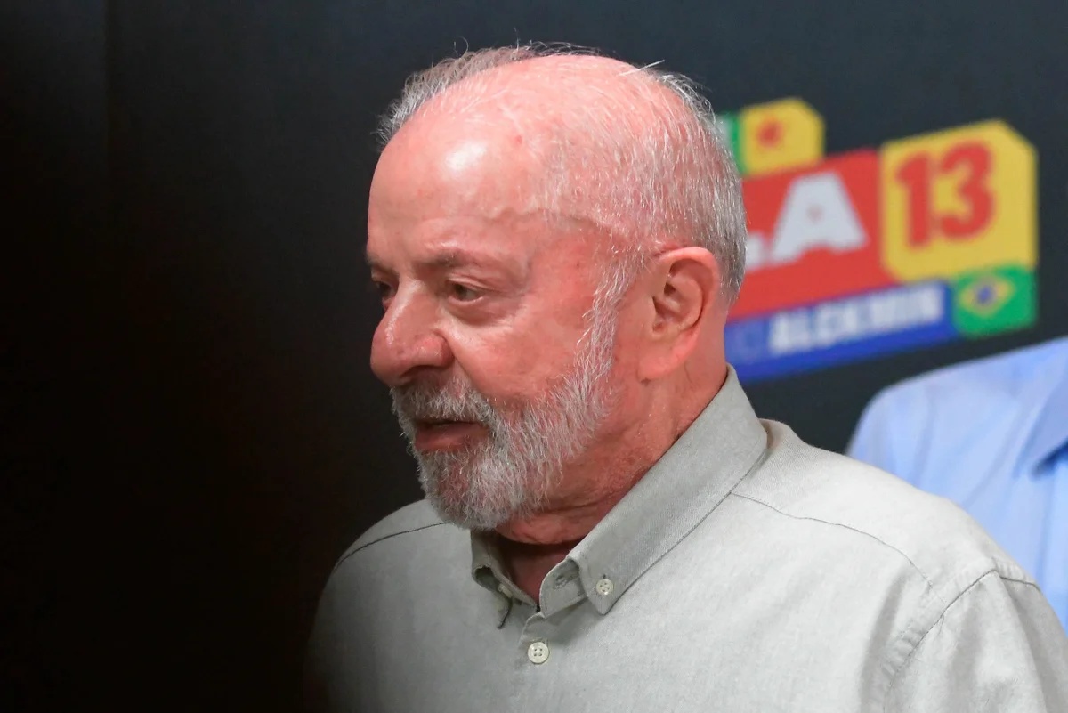 Lula desafia Flávio Bolsonaro a votar PEC da jornada de 40 horas e critica oposição por resistência