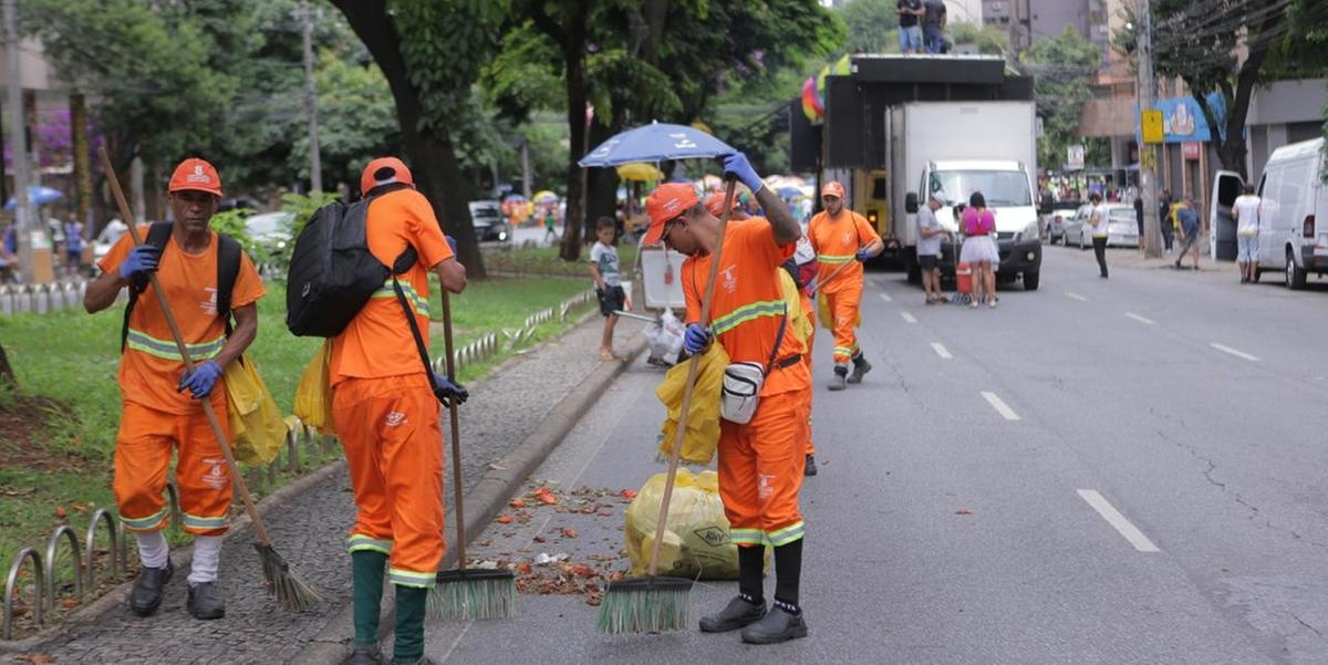 Belo Horizonte institui programa de proteção e valorização para profissionais da limpeza urbana