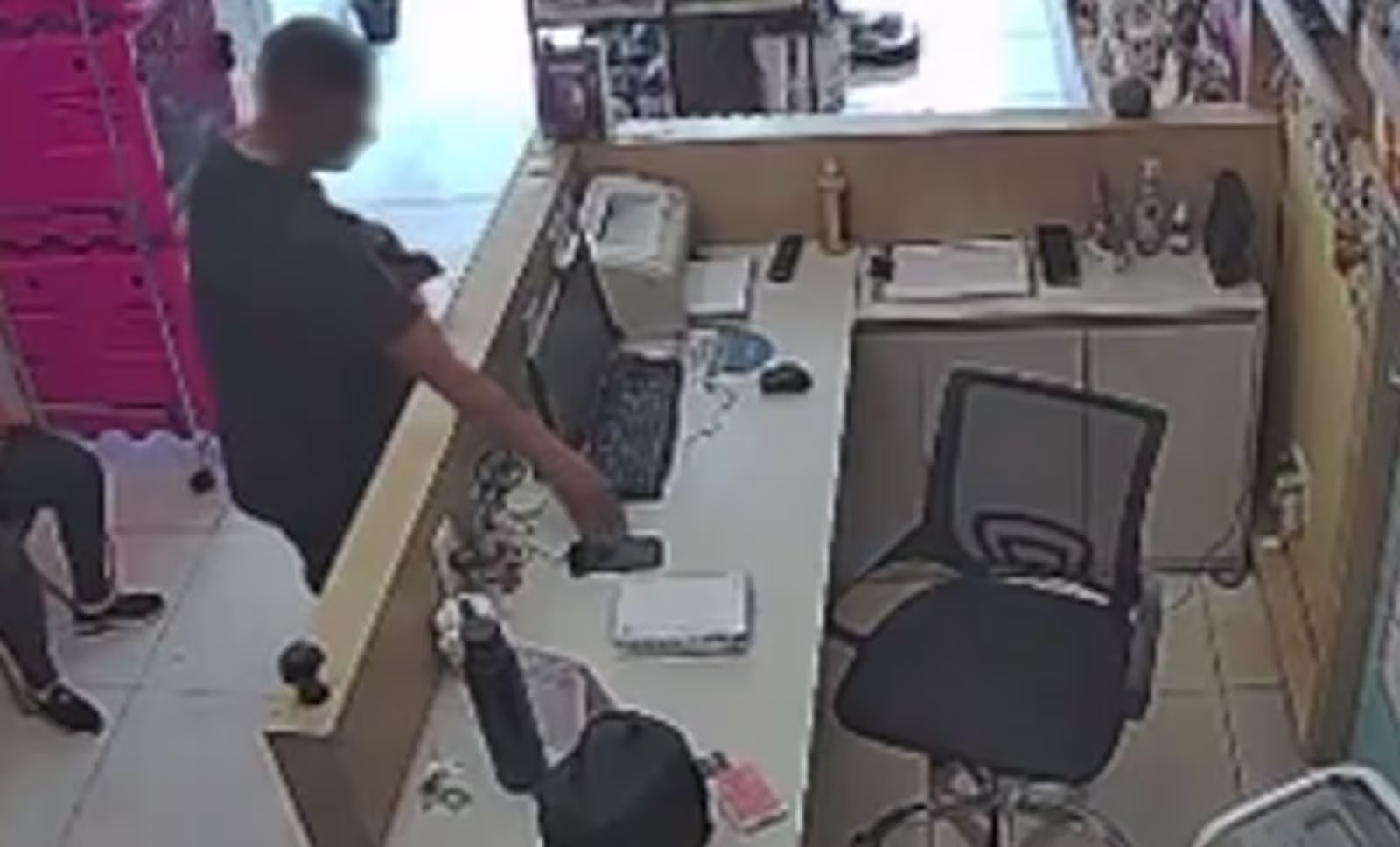 Homem é suspeito de furtar celular e não pagar por castração de gato em pet shop na Região Metropolitana de Belo Horizonte