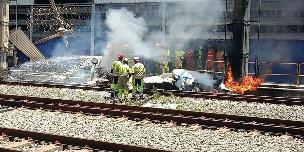 Acidente com avião monomotor no pátio do Metrô de Belo Horizonte resulta na morte do piloto