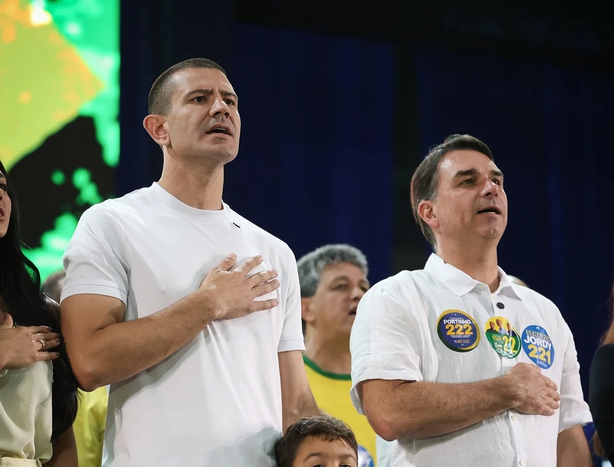 Candidato do PL ao governo do Rio participa de reunião com Flávio Bolsonaro para fortalecer campanha no segundo turno