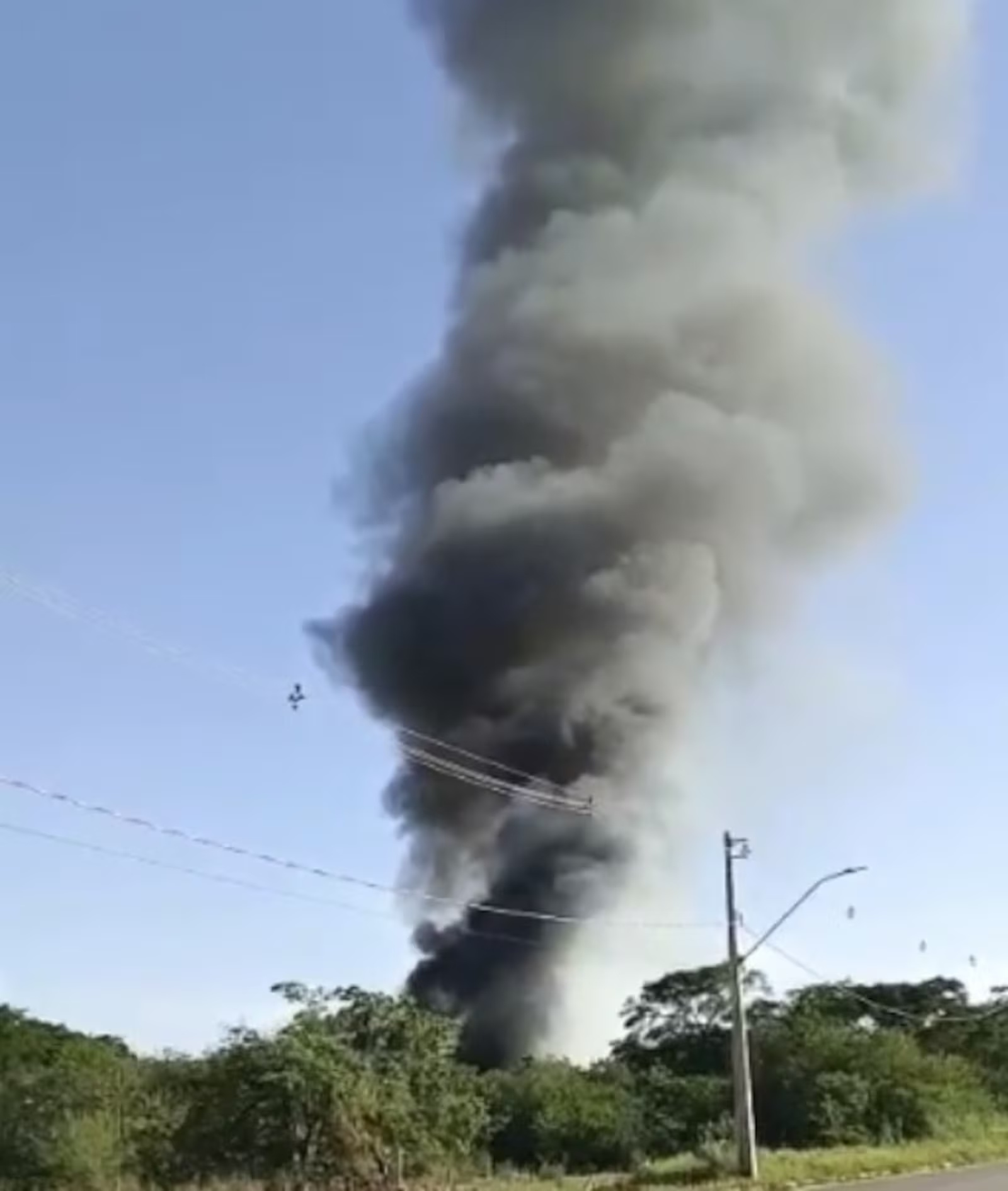 Acidente com aeronave da Polícia Militar causa a morte de três policiais em Ipatinga e incidente em BH deixa piloto carbonizado
