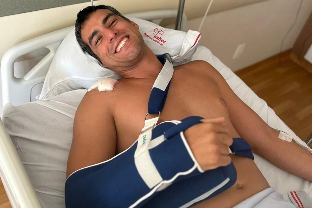Bombeiro realiza cirurgia de reconstrução no ombro após mais de uma década de limitações causadas por acidente de moto