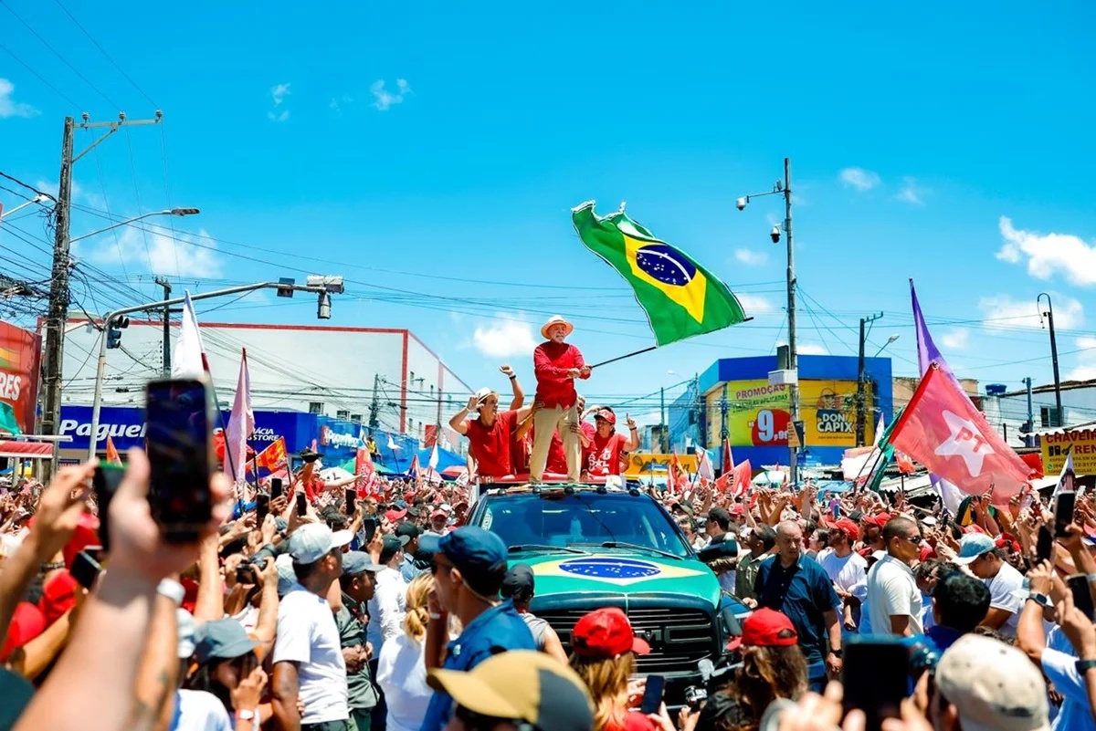 Lula questiona origem dos recursos para corte de R$ 250 bilhões prometido por Flávio Bolsonaro