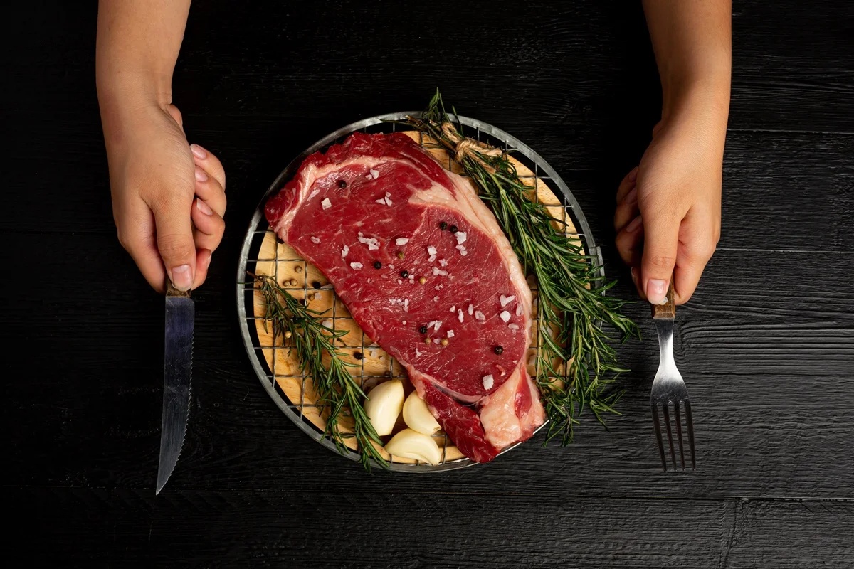 Estudo aponta que dietas vegetarianas podem contribuir para ganho de massa muscular em adultos acima de 55 anos