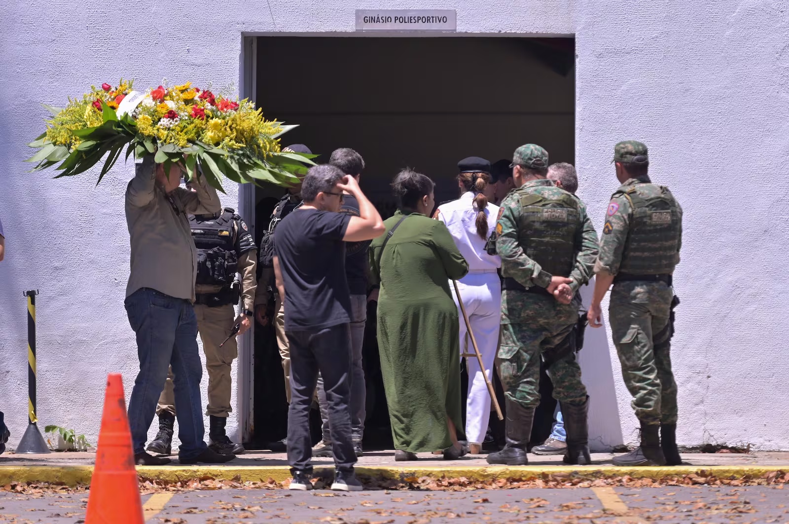 Velório de oficiais mortos em acidente de avião da Polícia Militar de Minas Gerais ocorre neste domingo em Belo Horizonte