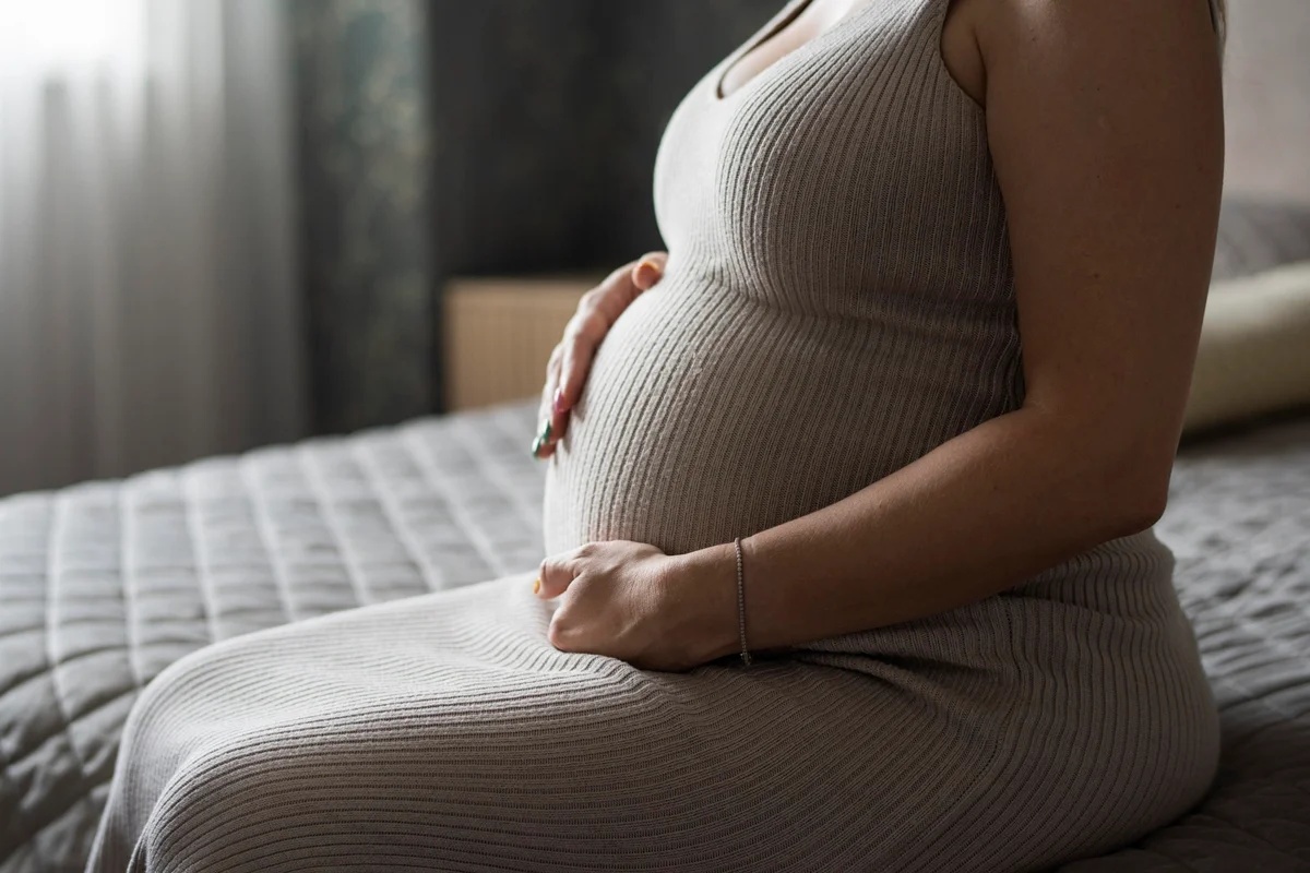 ONU alerta para aumento dos riscos à saúde de gestantes e recém-nascidos devido ao calor extremo
