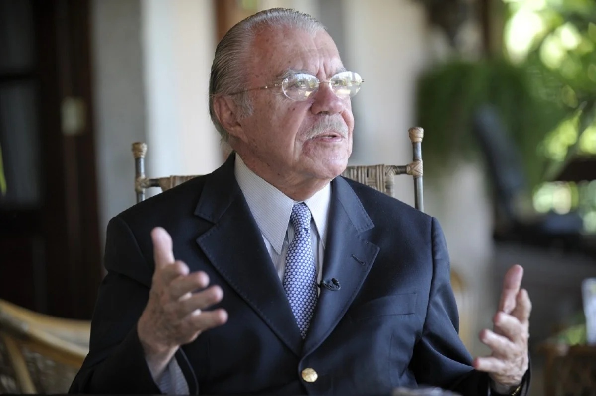 Ex-presidente José Sarney permanece estável após cirurgia abdominal e apresenta evolução favorável