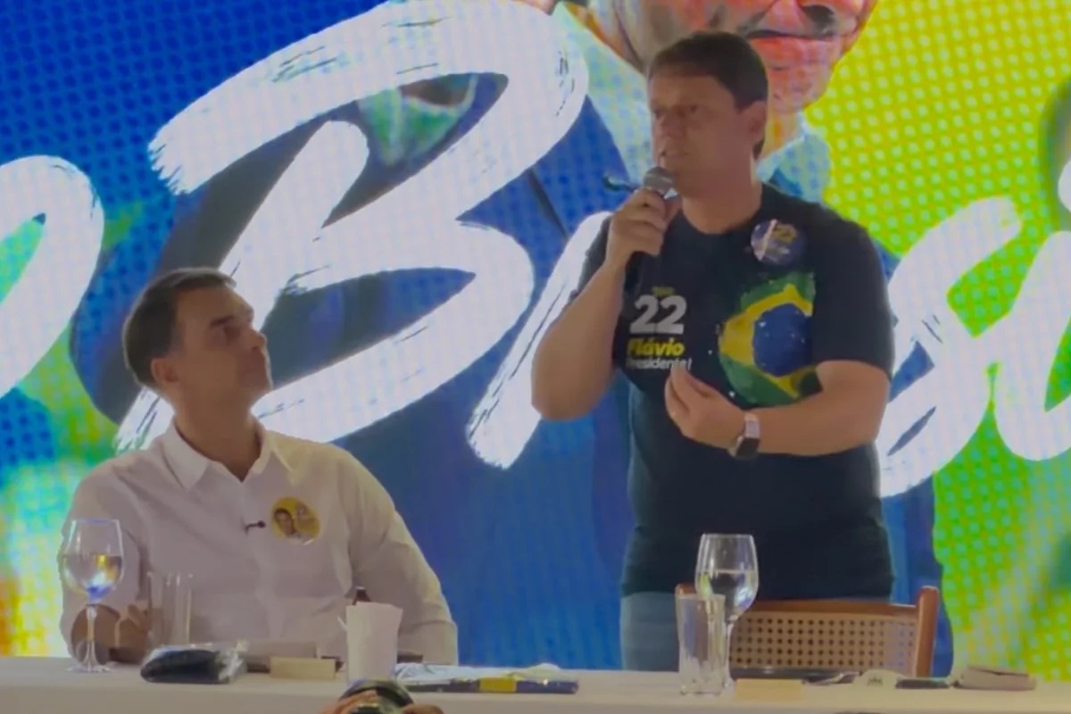 Tarcísio de Freitas critica campanha de Lula e nega intenção de cortes em programas sociais