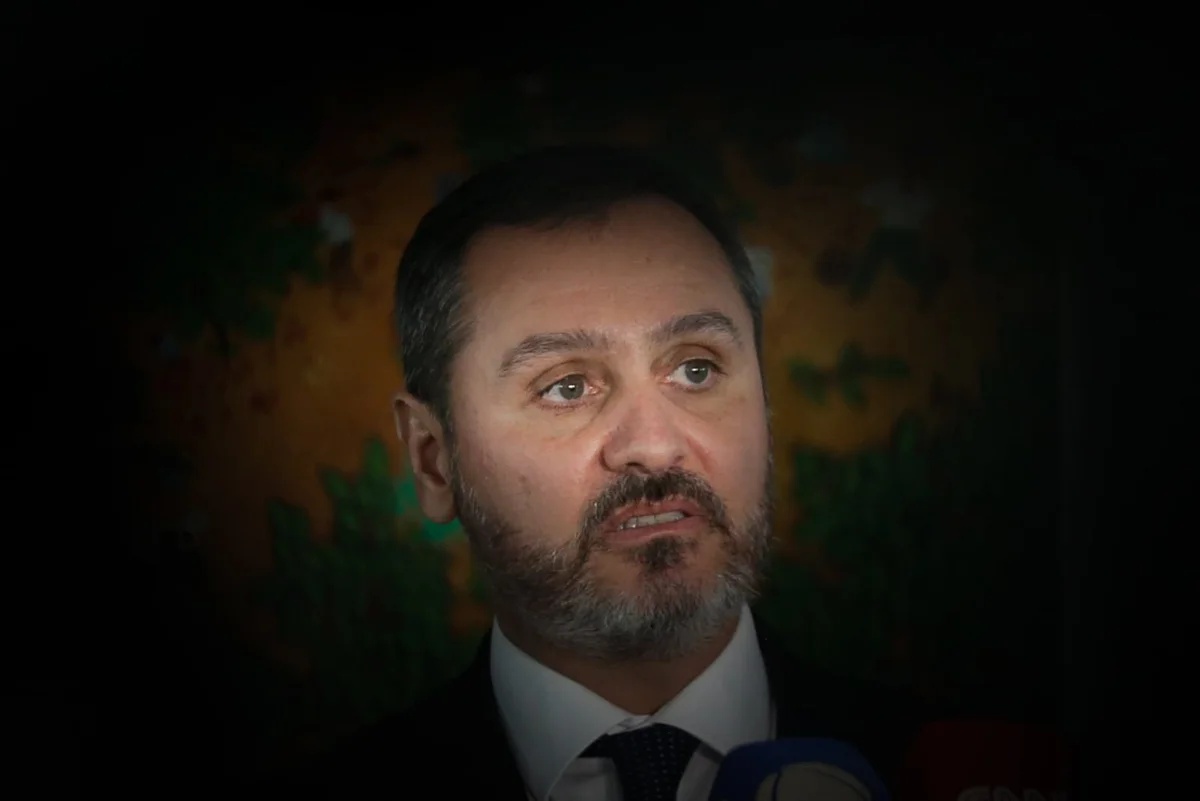 Flávio Bolsonaro ajuíza ação na Justiça Eleitoral contra diretor da Polícia Federal por suposta utilização da estrutura da corporação em benefício de partido político