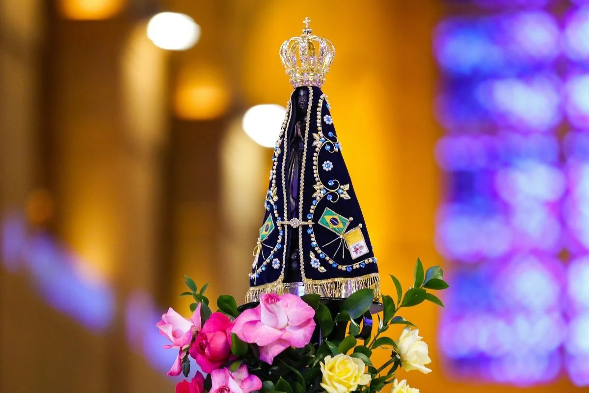 A trajetória de Nossa Senhora Aparecida desde sua descoberta até o reconhecimento como padroeira do Brasil