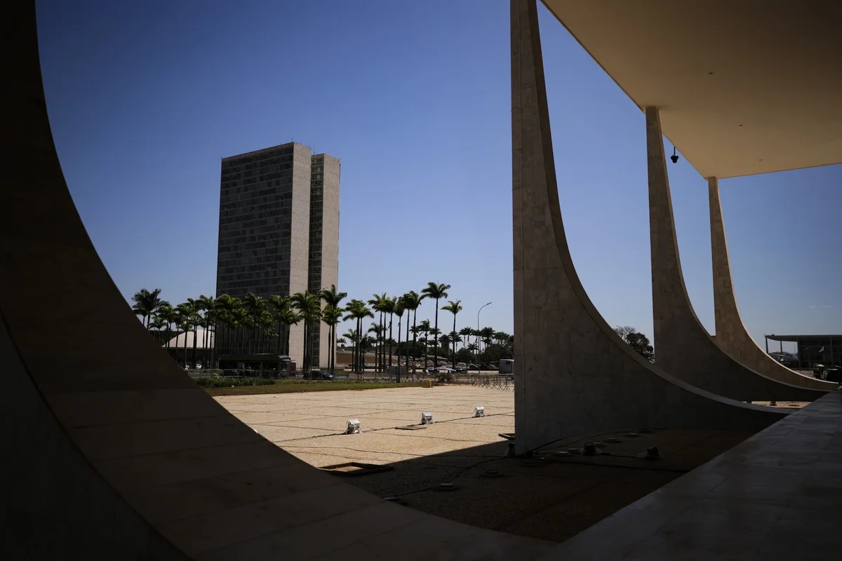 Parlamentares não reeleitos de 2026 ainda influenciam decisões legislativas até o início de 2027
