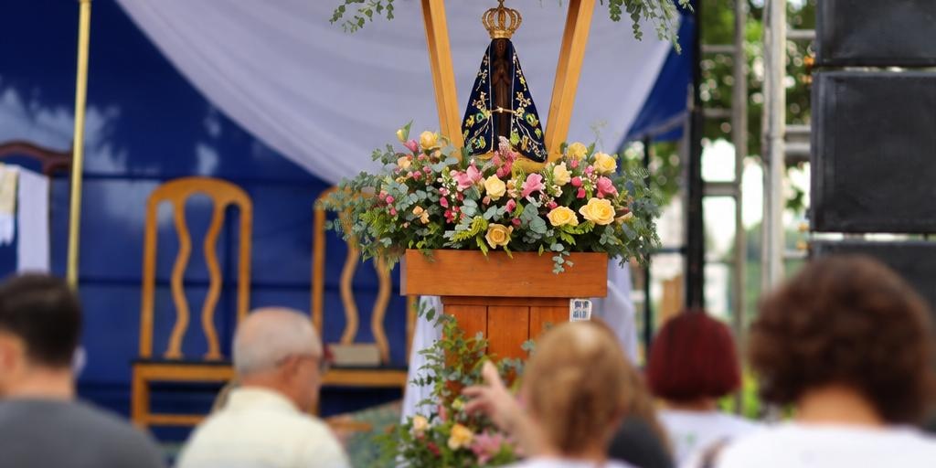 Festividades em homenagem à Nossa Senhora Aparecida movimentam o bairro Santa Helena, na região do Barreiro