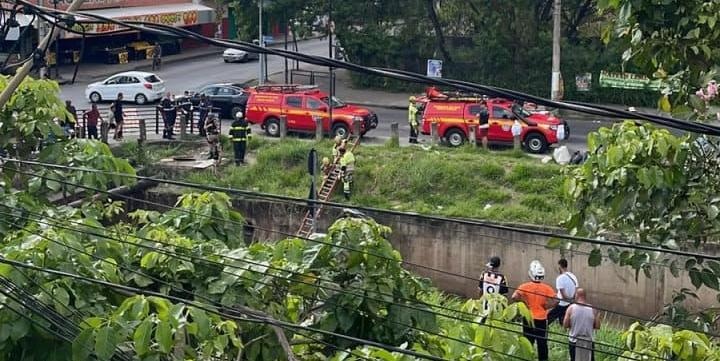 Idoso de 82 anos morre após veículo cair em córrego na região da Pampulha, em Belo Horizonte
