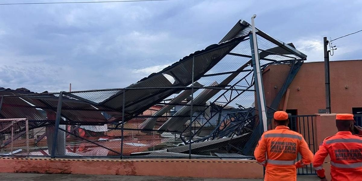 Vendaval provoca queda de cobertura de quadra e deixa nove pessoas desalojadas na Grande Belo Horizonte
