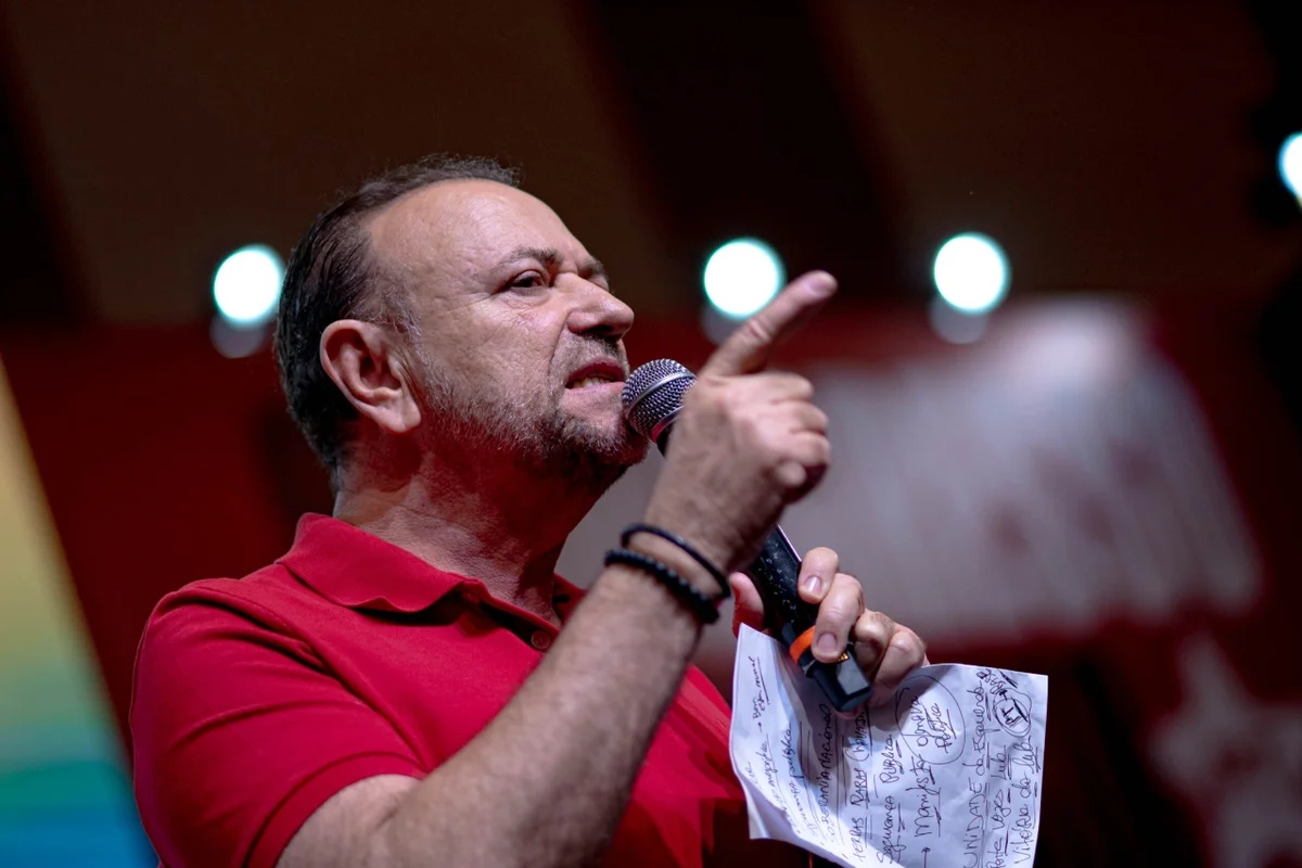 Edinho Silva critica decisão do TSE que suspendeu canal de André Janones e afirma que medida representa censura