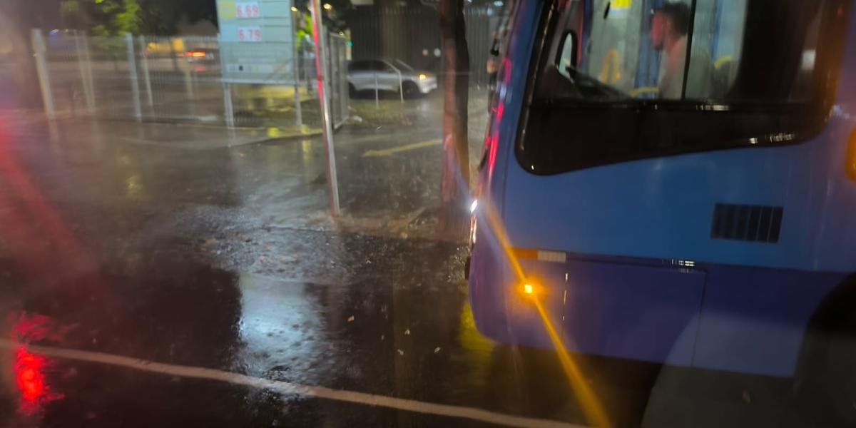 Defesa Civil de Belo Horizonte emite alerta severo devido às fortes chuvas na cidade