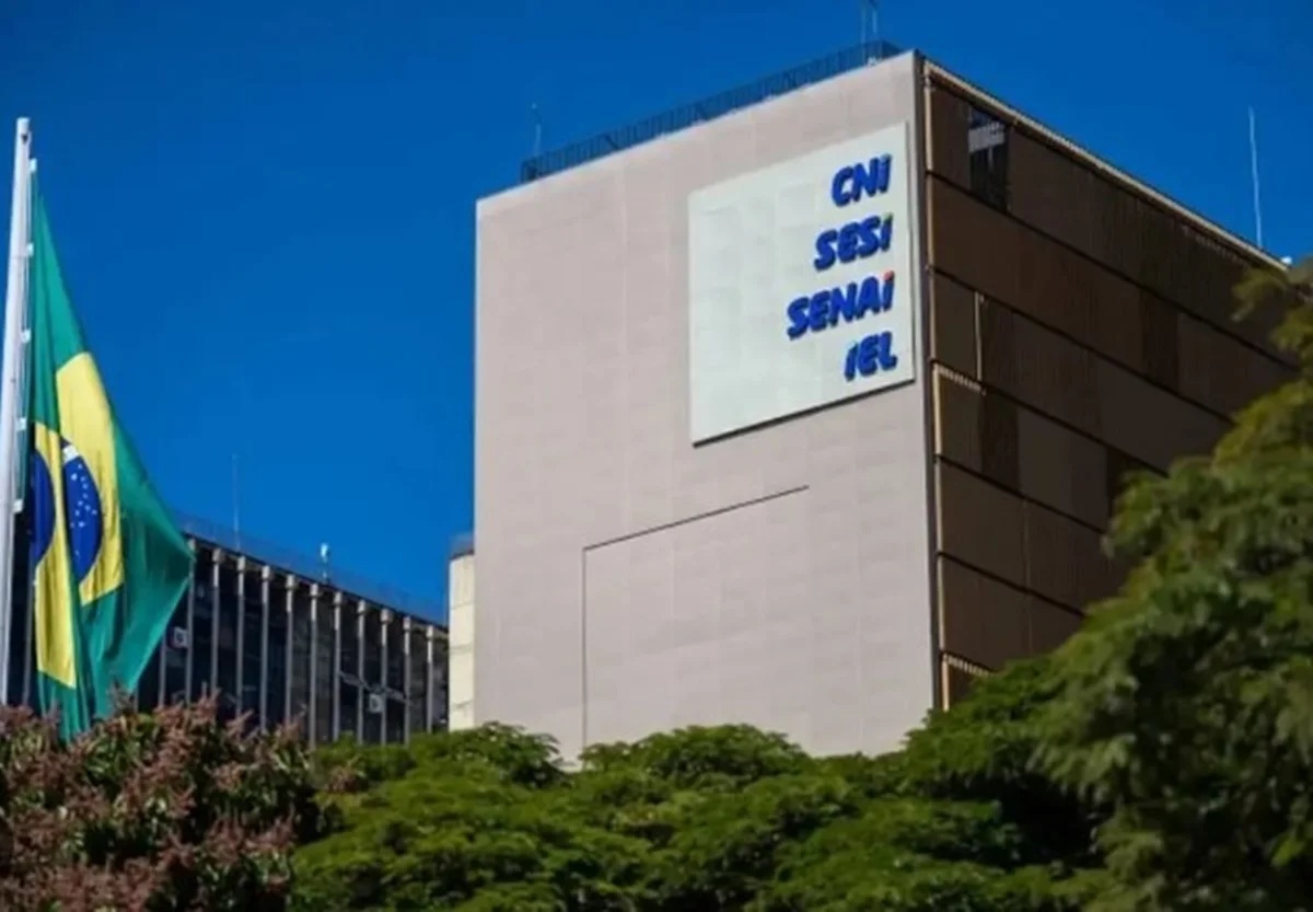 Confederação Nacional da Indústria alerta para impactos econômicos e sociais com aprovação da PEC que reduz jornada de trabalho