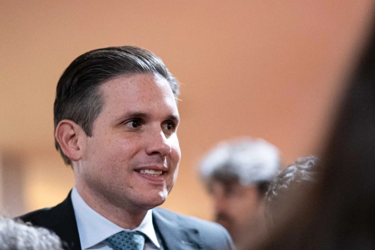 Líder do Centrão apoia reeleição de Hugo Motta à presidência da Câmara, enquanto PL busca candidatura própria