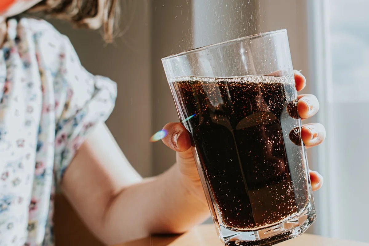Consumo de cafeína por crianças de 9 a 11 anos influencia o desenvolvimento cerebral e a saúde mental, aponta estudo