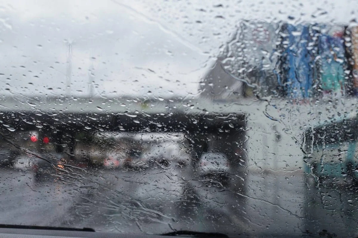 Previsão do tempo para o fim de semana indica temporais no Sudeste, frio intenso no Sul e aumento das chuvas no Centro-Oeste e Norte