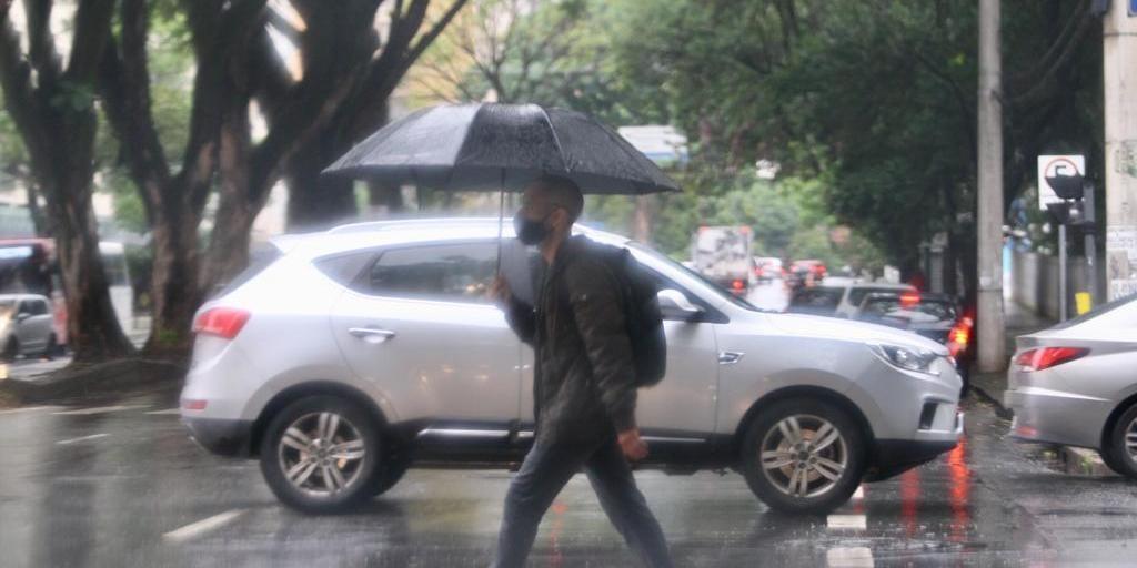 Previsão indica chuva forte, raios e ventos intensos em Belo Horizonte neste sábado