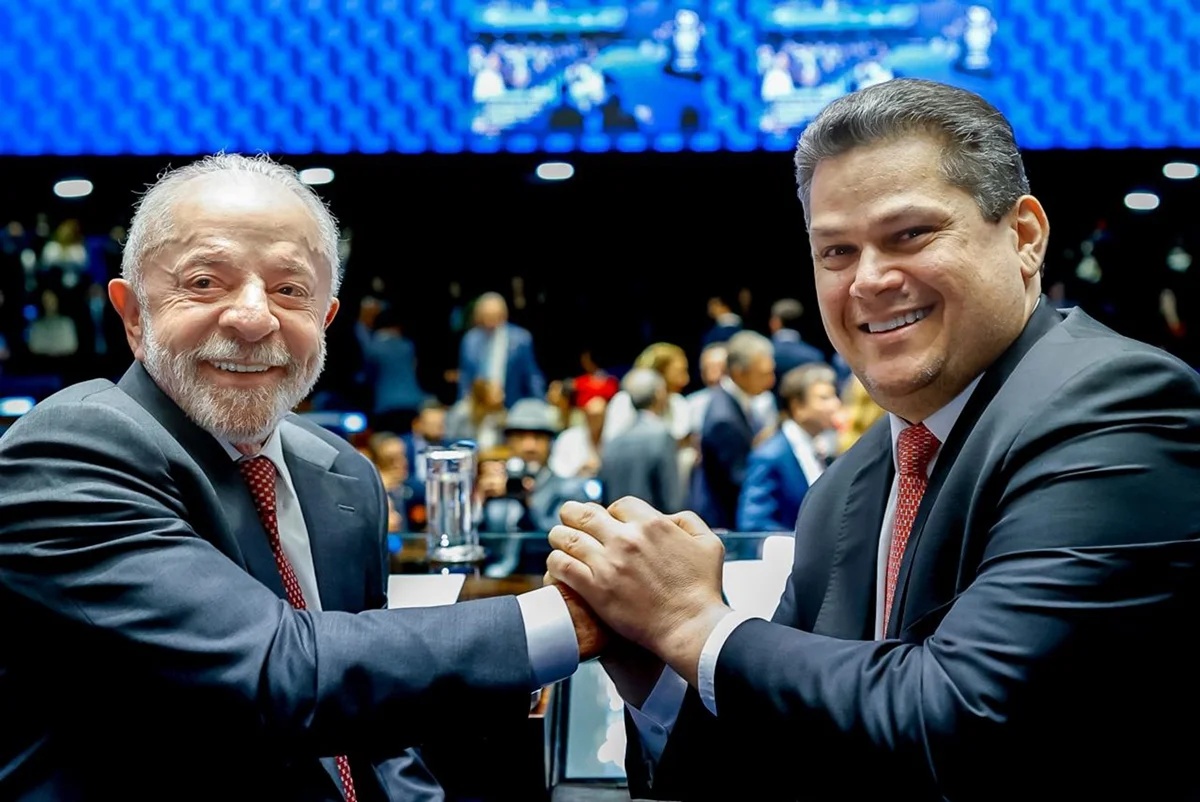 Reaproximação entre Lula e Alcolumbre fortalece alianças em meio a disputas internas no Congresso