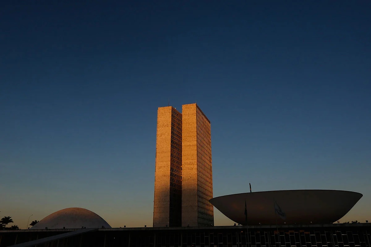 Parlamentares não reeleitos continuam com responsabilidades em projetos de impacto tributário e financeiro