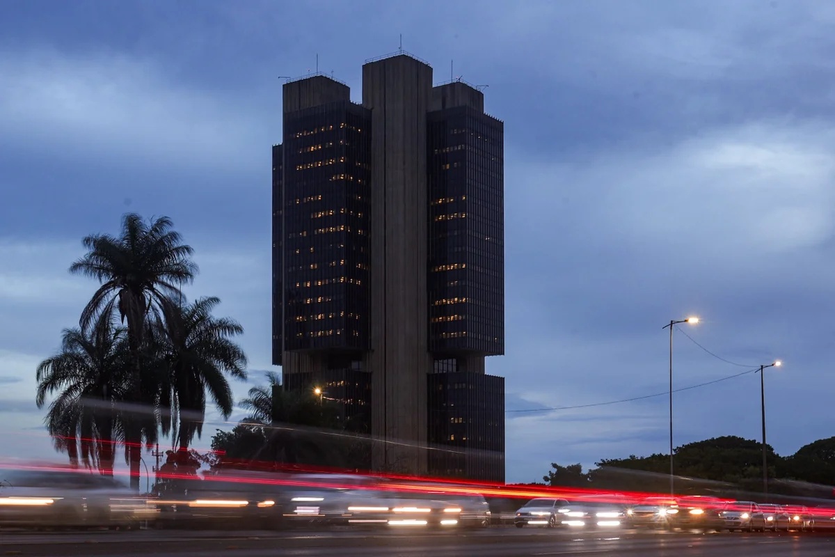 Mercado mantém estimativa de inflação para 2026 em 5,22% e revisa projeções de crescimento do PIB