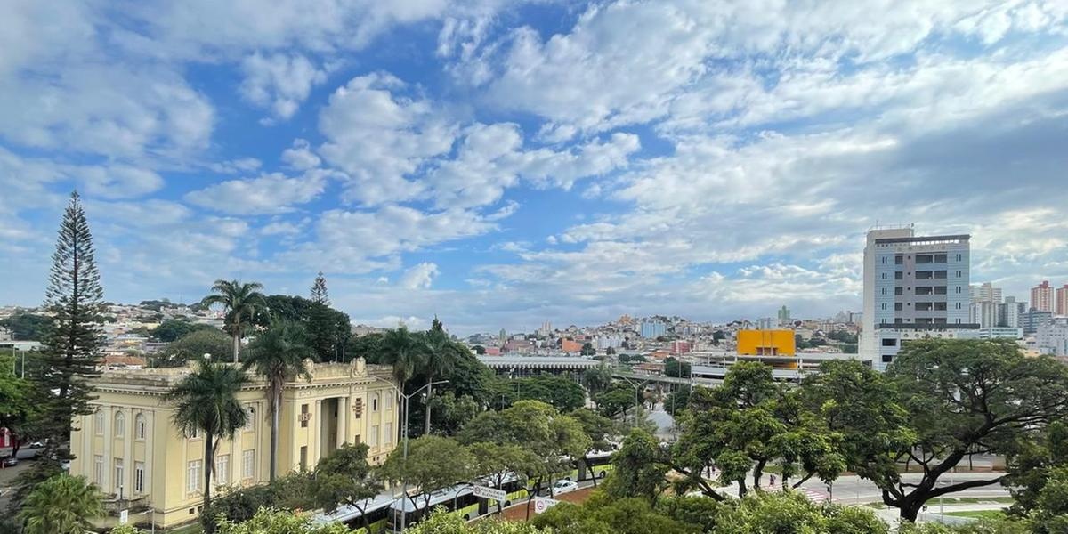 Belo Horizonte prevê temperaturas de até 31°C e possibilidade de chuva com raios nesta segunda-feira