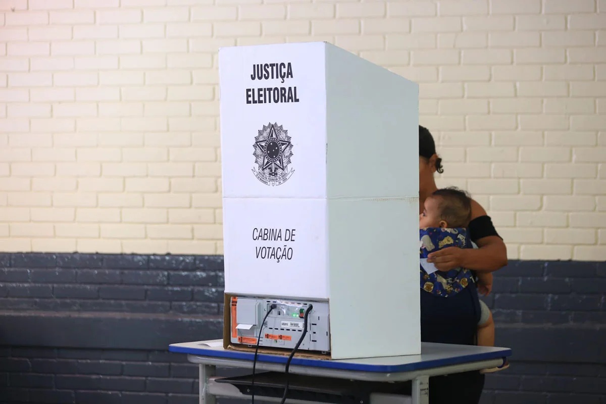 Quais documentos e regras devem ser considerados pelos eleitores no dia da votação em 2026