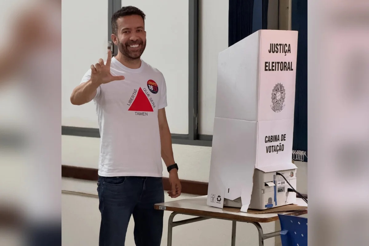 Canal de WhatsApp “Exército do Lula” permanece sem atualizações há mais de 12 horas devido à internação de seu administrador, André Janones