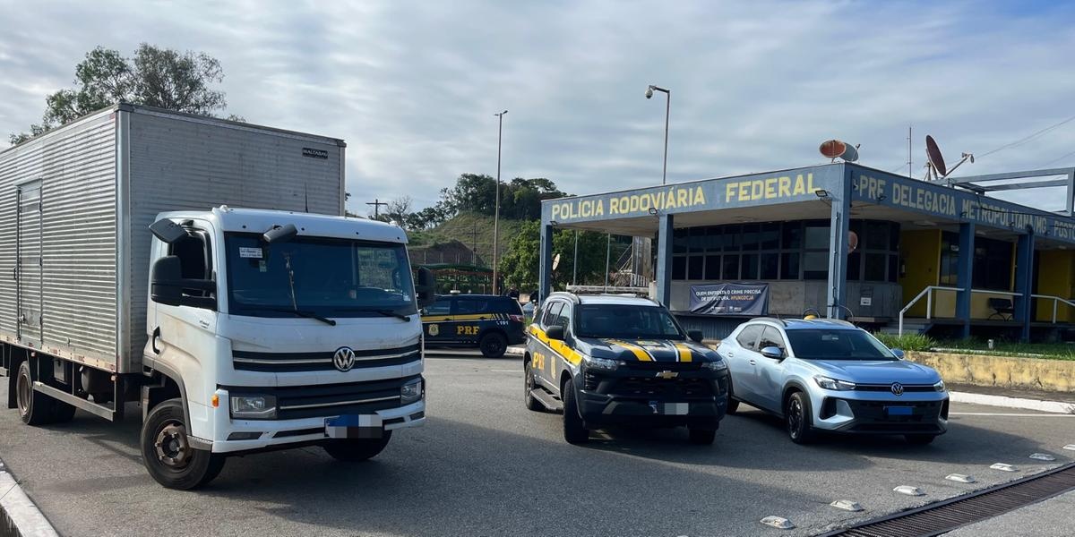 Seis homens são presos por furto de mais de 70 garrafas de uísque e uso de veículo clonado em Juatuba, Minas Gerais