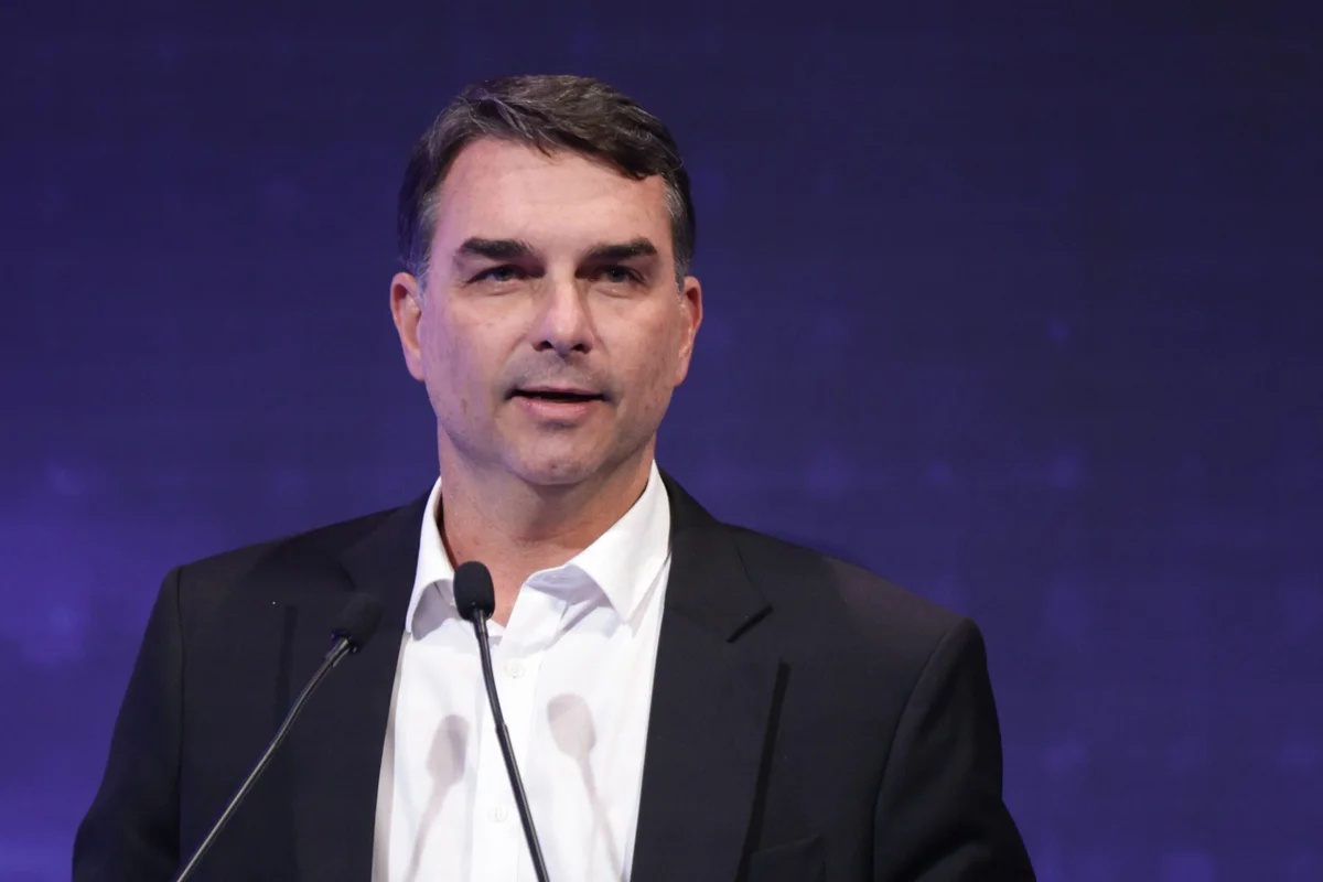 Flávio Bolsonaro anuncia intenção de reativar benefício fiscal do Perse, programa encerrado por decisão de Lula