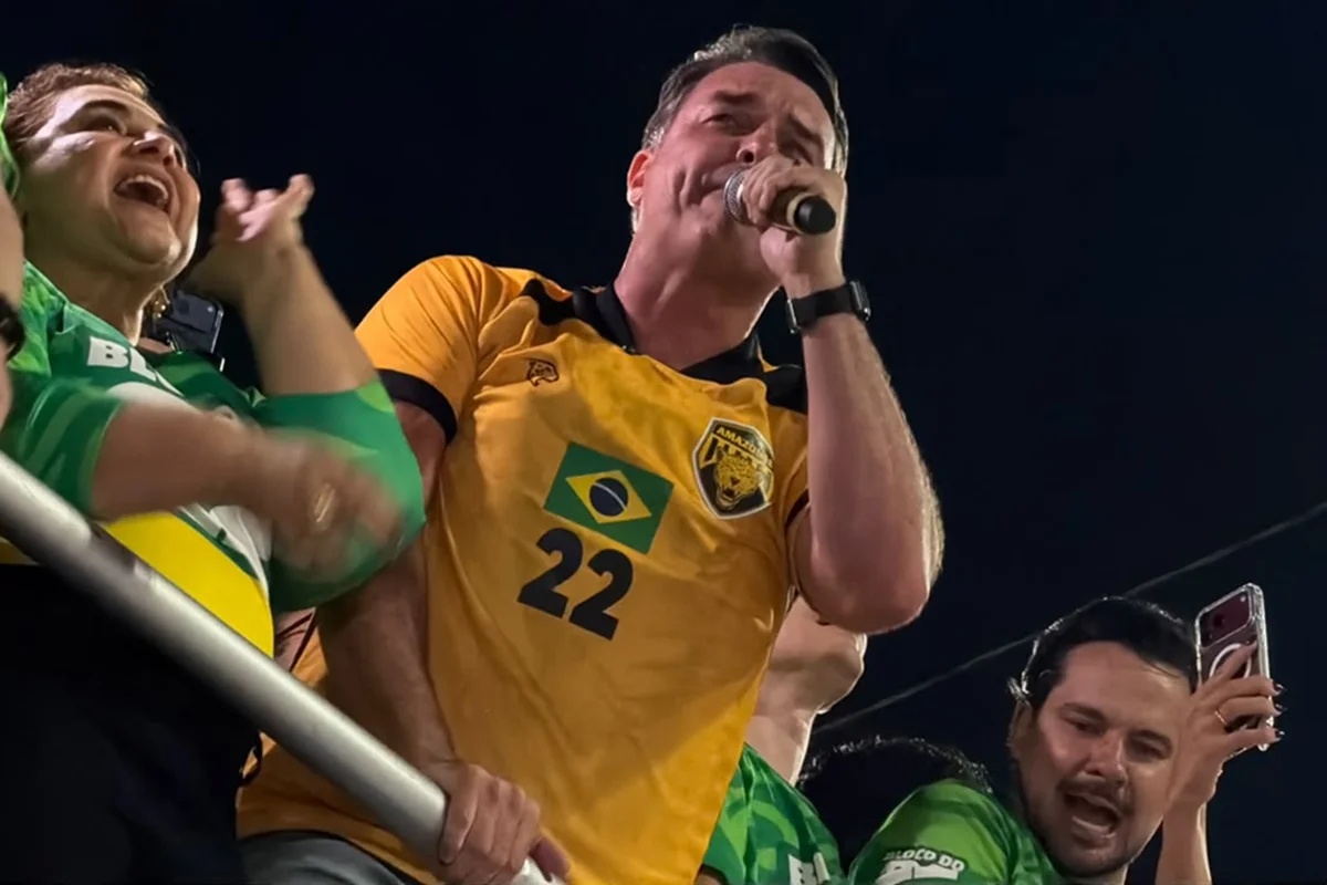 Flávio Bolsonaro intensifica estratégia de campanha nas redes sociais com aumento de investimentos e mobilizações de apoiadores